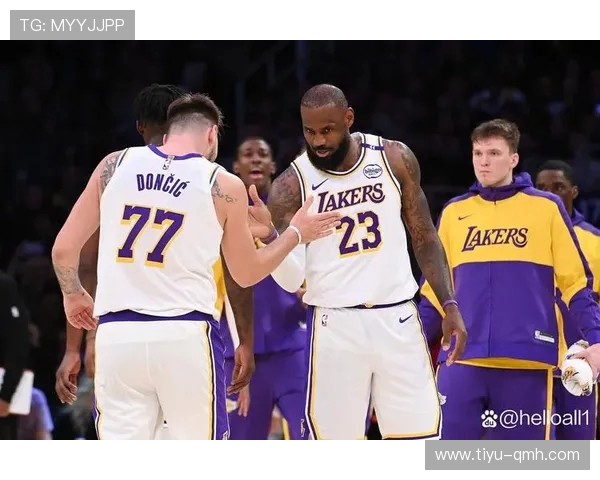 NBA赛场风云再起，超级巨星对决引爆全场热血
